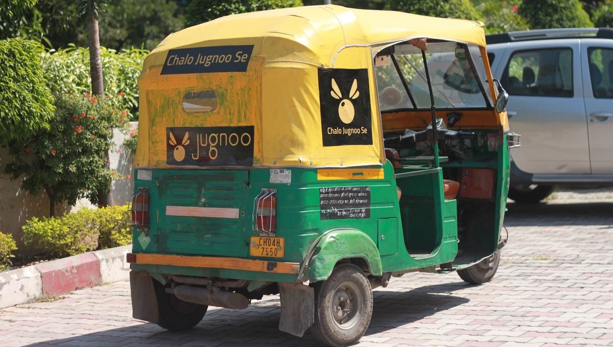 Order A Rickshaw & Get Food Delivered To Your Doorsteps With Jugnoo!