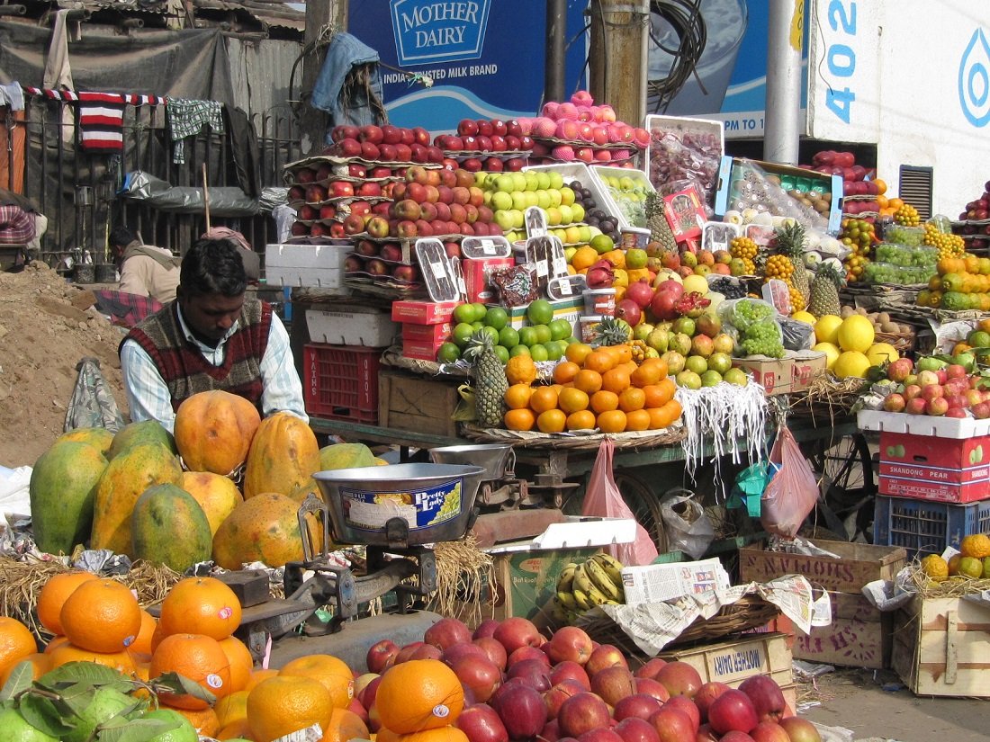 6 Markets In Delhi That Will Satisfy All Your Food & Fruits Shopping!