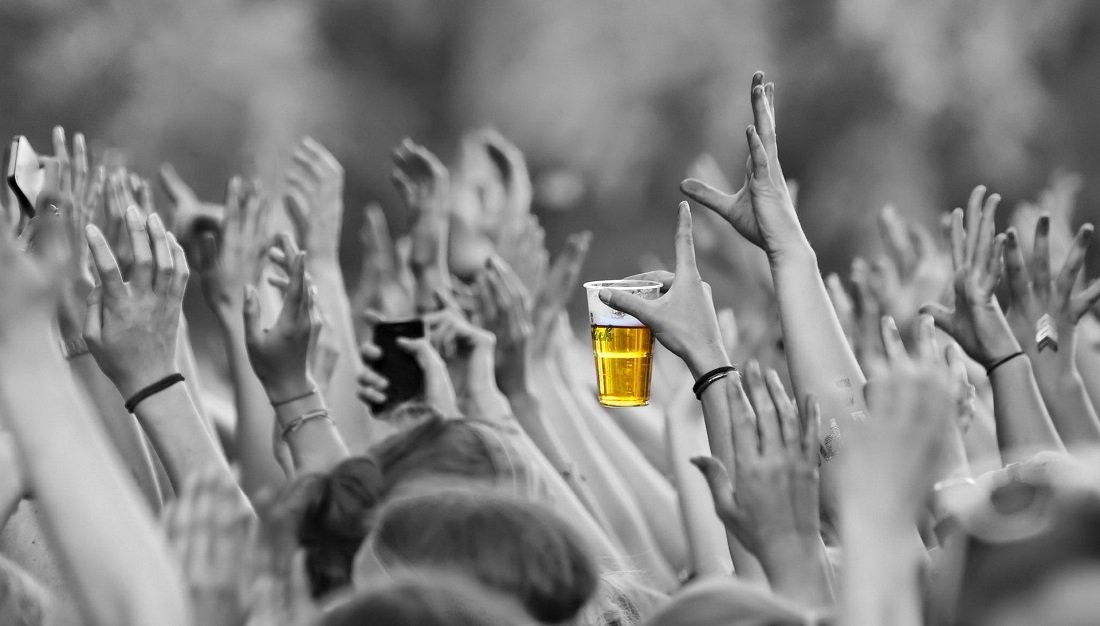 IPL Matches With Beer For ₹10 & Lucky Ali Concert Before Month End? YOU BET!
