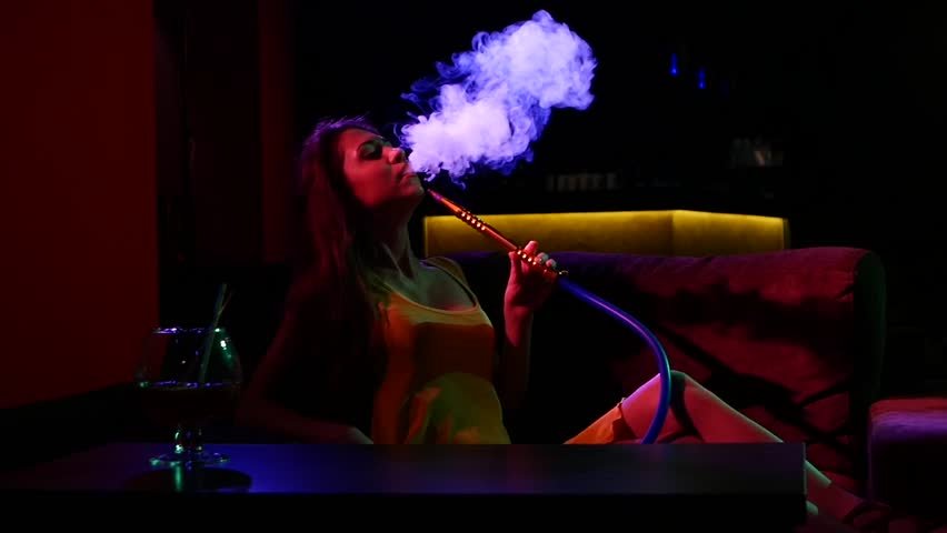 Go Mad Smoking Sheesha Till 3AM In The Morning This Weekend At This Satyaniketan Cafe!