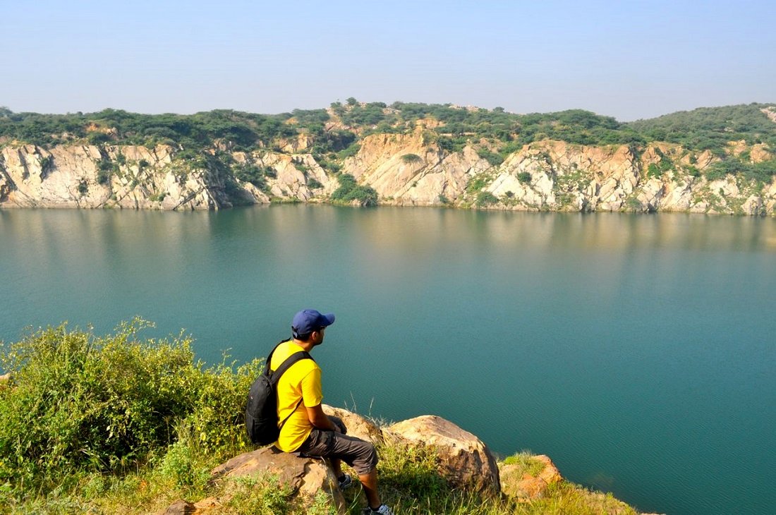 Here Are 10 Offbeat Lakes, Bhool Bhulaiyas And Monuments In Delhi You Didn’t Know About!