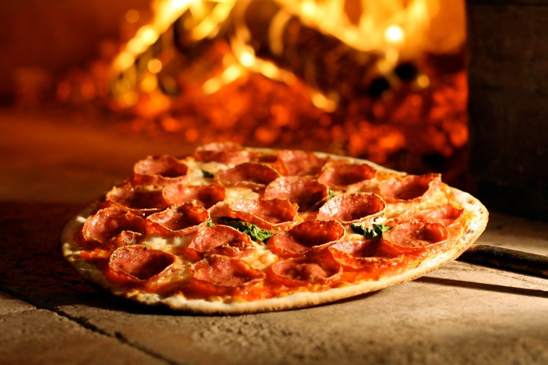 Open till 4 am, here at Malaviya Nagar you create your pizza from crust to cheese