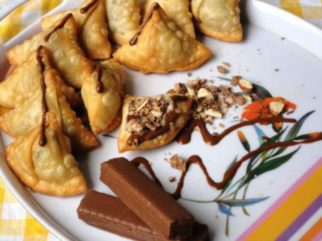 These Are The Most Insane Blackcurrant And Chocolate Samosas You Will Ever Find!