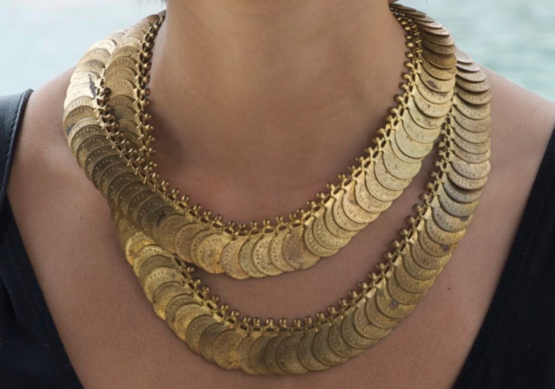 We Found Shops Around Delhi Selling Antique Gold Coin Necklaces For INR 35!