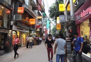 Delhi Police To Ban Ladies Night & Free Drinks For Women In HKV!