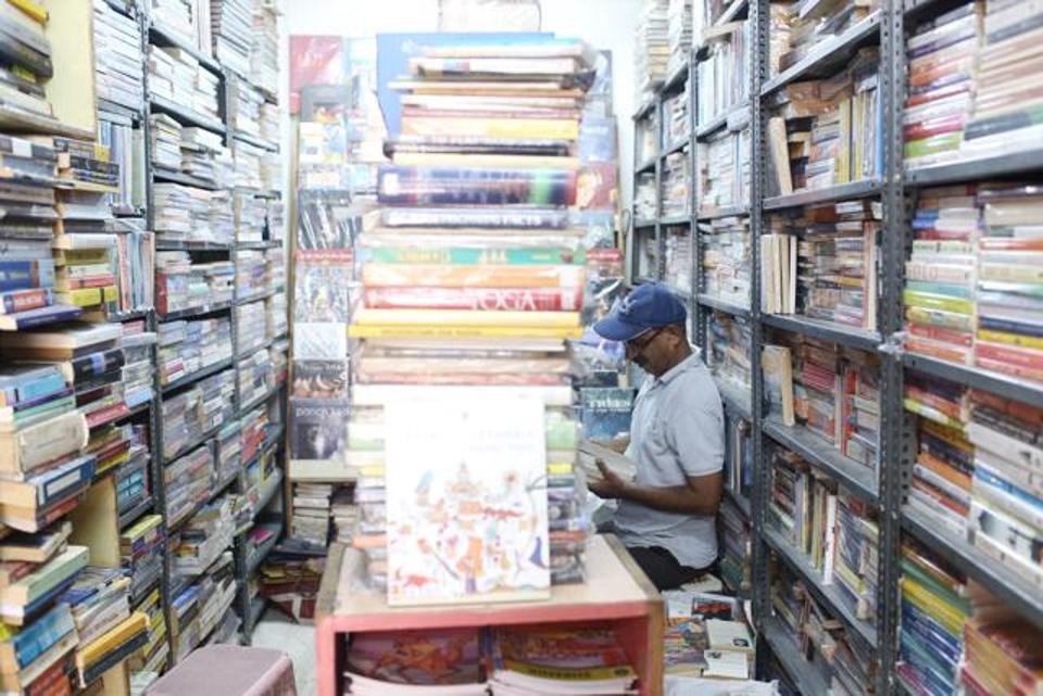 With Thousands Of Priceless Books, One Of Delhi's Oldest Libraries Is A Bibliophile Heaven!