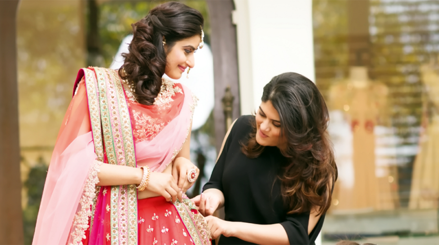 Hire A Personal Stylist From This Website And Standout At Your Yaar Ki Shaadi!