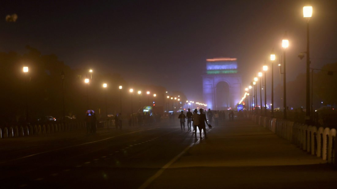 Weekly Blues And Weather Cues: 4 Essential Things You Need While Travelling In Stormy Delhi