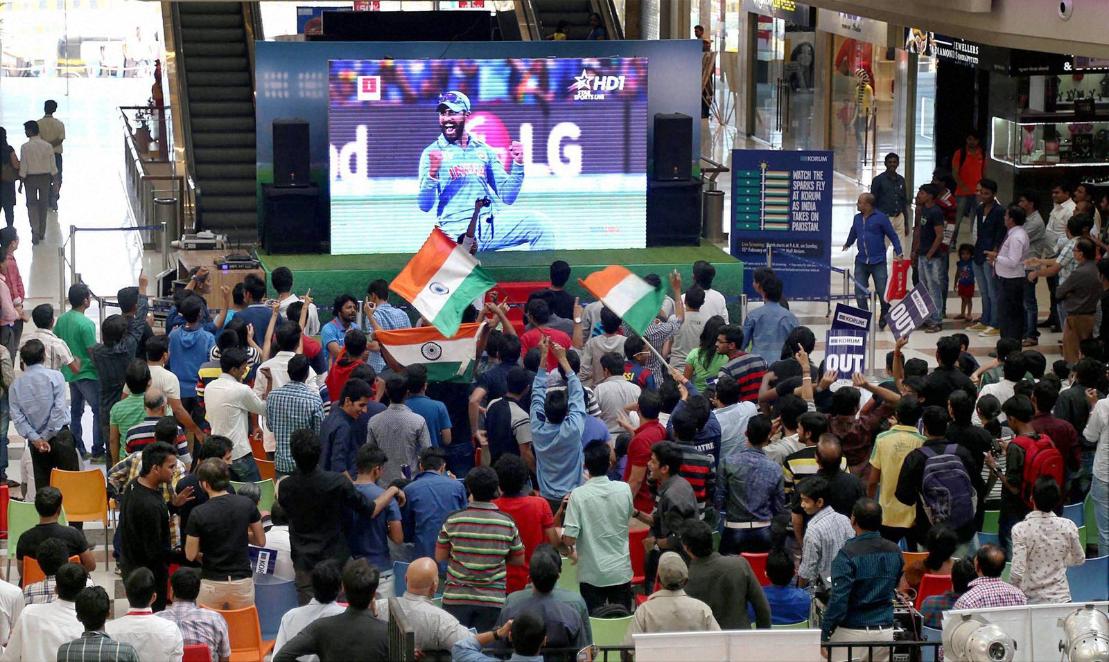 15 Places In Delhi-NCR To Catch The Live Screening Of Ind v/s Pak Match This Wednesday