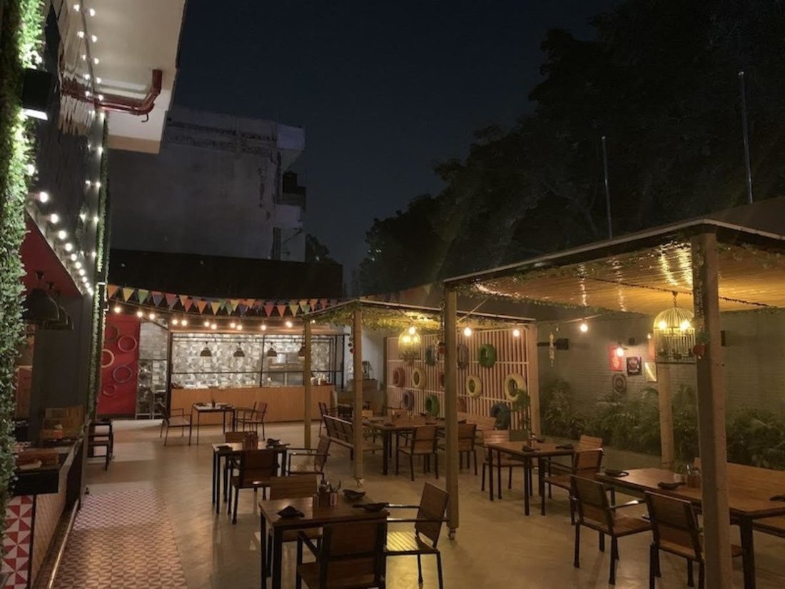 This Lesser Known Open Air Cafe In Lajpat Stays Open Till 4 AM