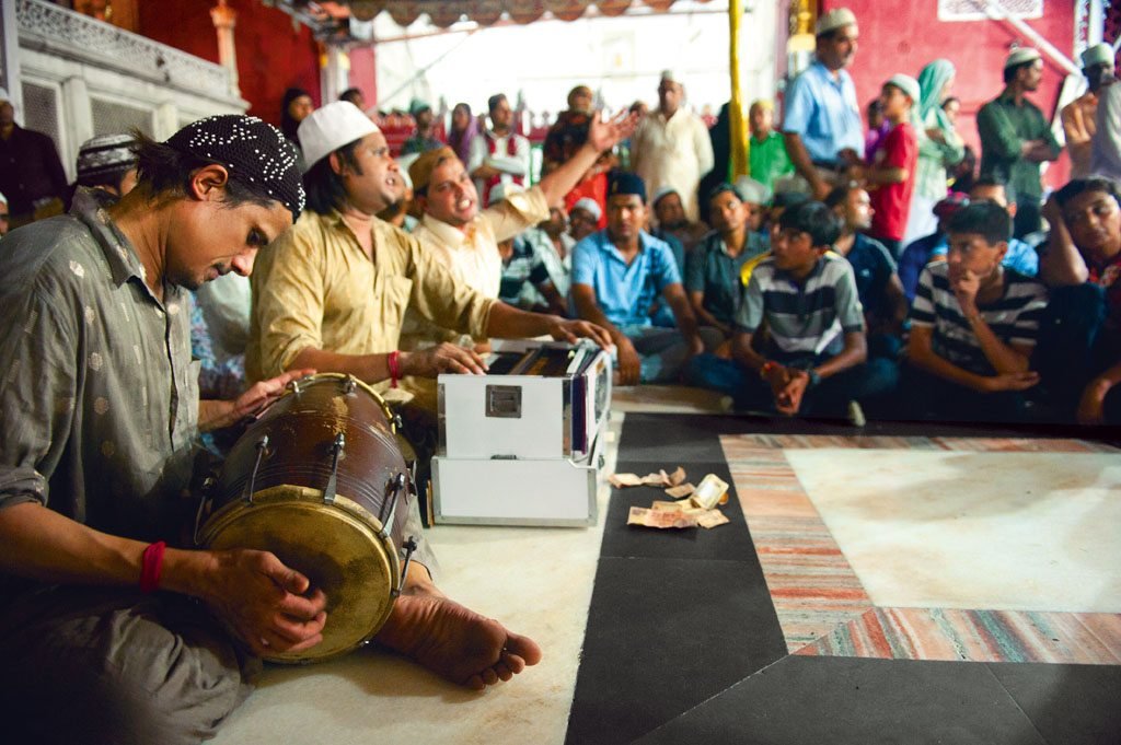Missing The Qawwali Sessions At Nizamuddin? We Found Something Better!